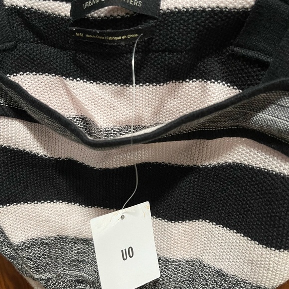 Urban Outfitters Monochrome Wave Knit Crop Top - Picture 3 of 4